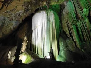 重慶 武隆-芙蓉洞 +市區：解放碑、重慶小麵、夜景、十八梯