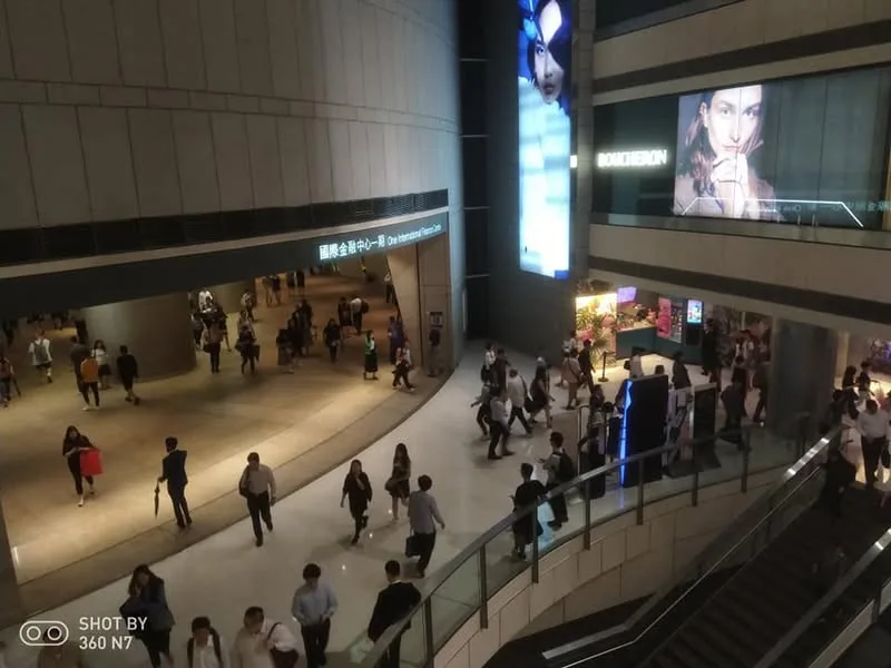 香港 半山 訪友品酒