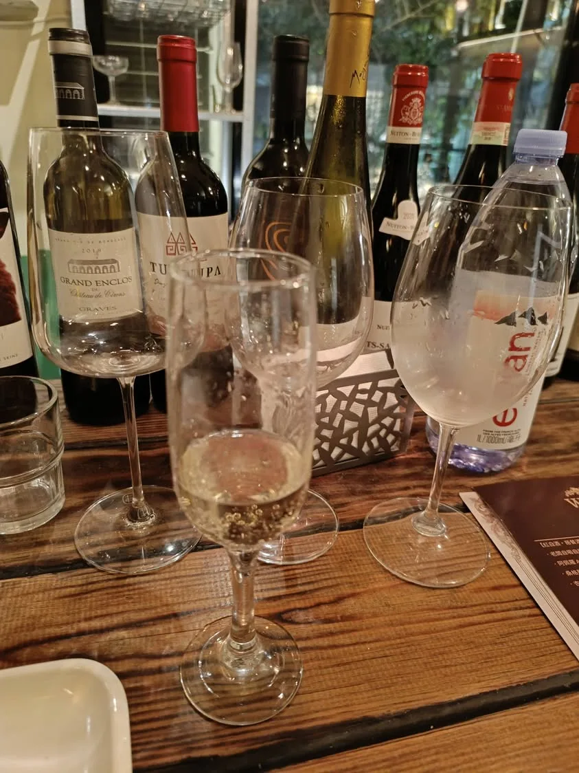 台北 民生社區  Black Bottle