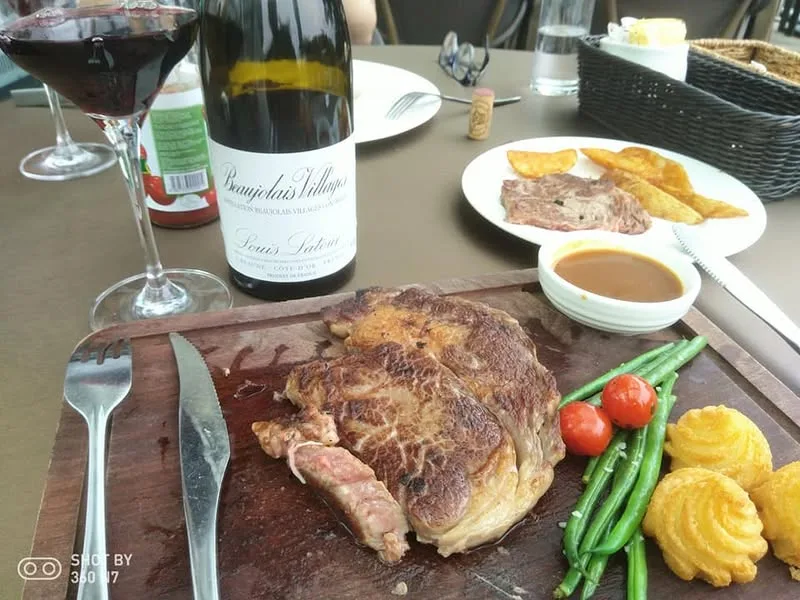 香港 白石角 Tom Bar&Grill