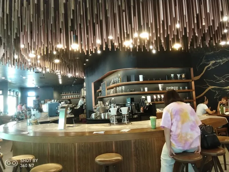 台中 星巴克大英店 & 七期  餐桌有酒 餐廳