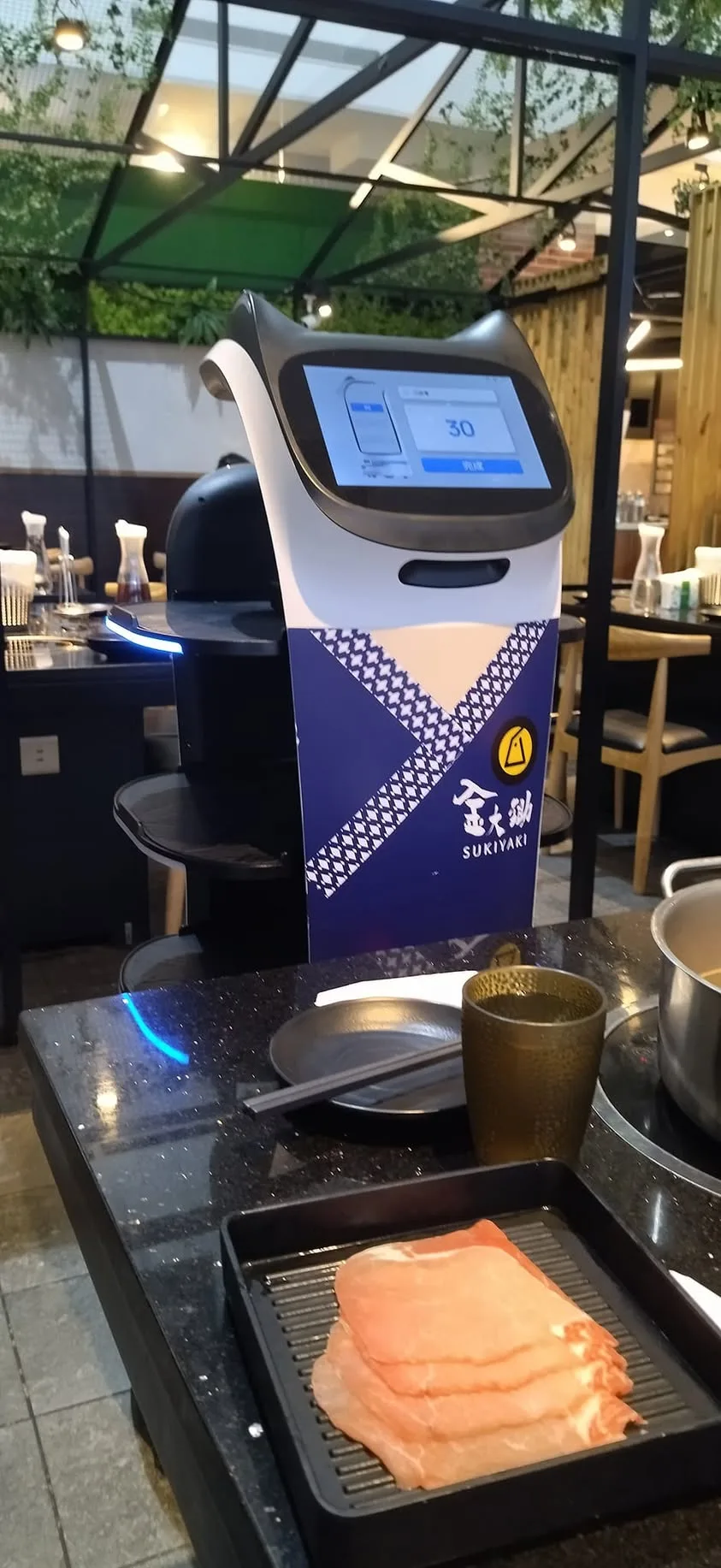 台北 三創 金大鋤 壽喜燒 吃到飽、離騷、春花、B Line 、Bridge 酒吧巡禮