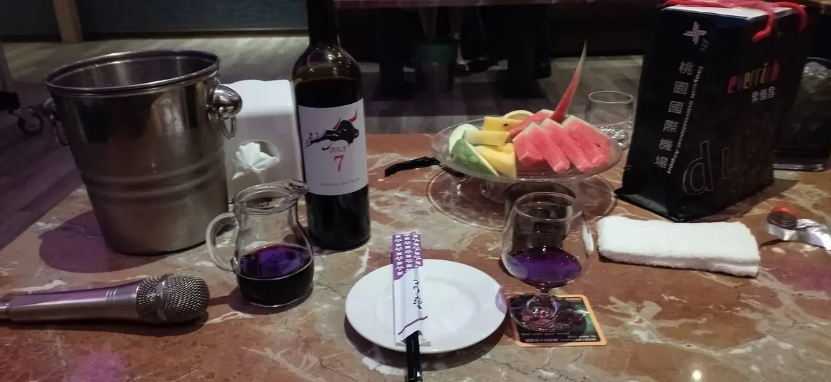 台中 馬龍潭路 Ricö Padre 老子有錢 酒吧