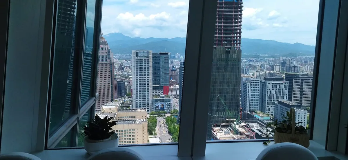 台北 微風南山7F UMAMI 金色三麥