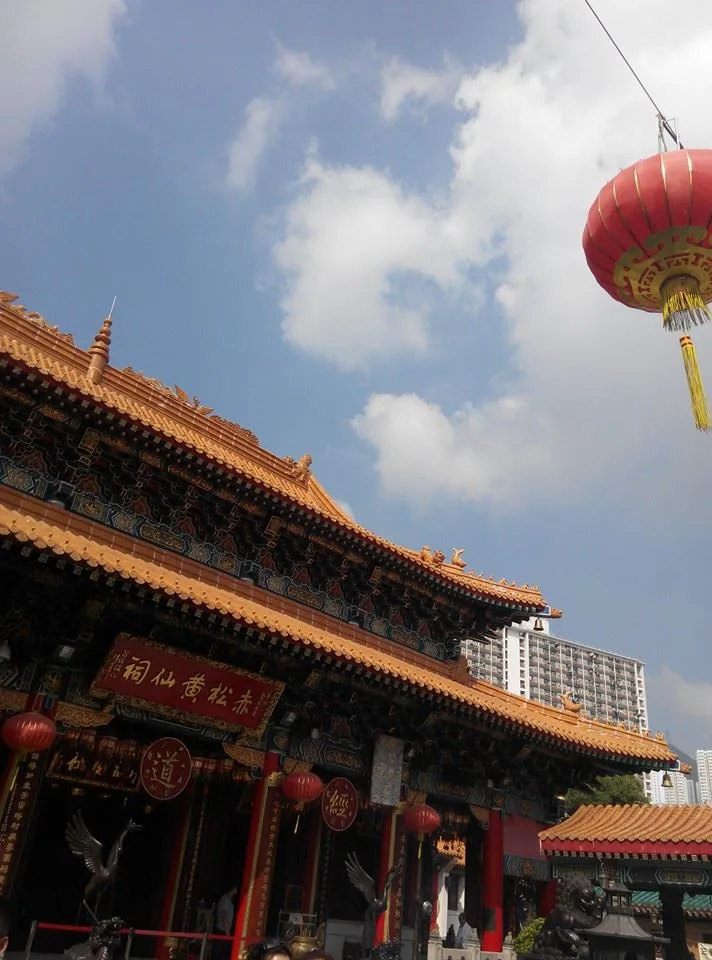 香港 彌敦道 頂好海鮮酒樓、黃大仙廟求籤、 太平山頂看風景、翠華茶餐廳下午茶、 晚上星光大道、維多利亞港 幻彩詠香江秀
