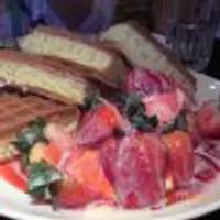 台北 咖啡弄 草莓冰淇淋鬆餅