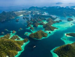 How To Go To Raja Ampat ? Dive, Hike, or Relax – When to Go Perfect